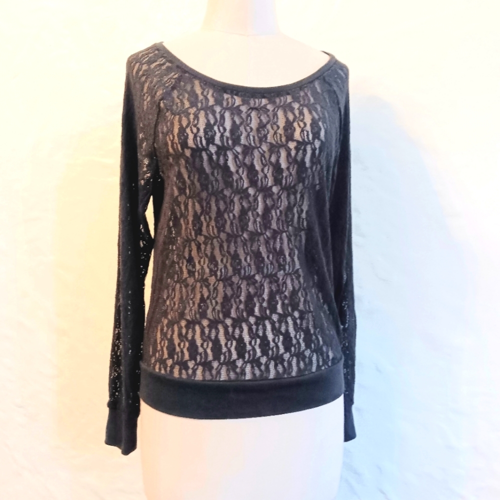 Vintage Y2K VS Pink black lace top with ribbed cuffs and bottom. Small.